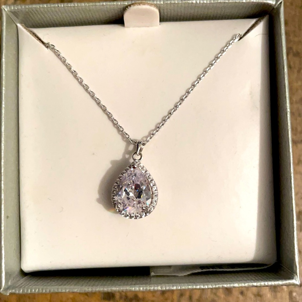 Halo Pear shaped necklace